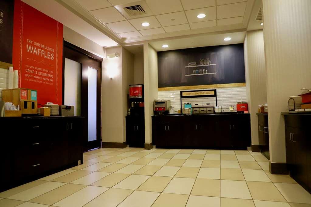 Hampton Inn Doylestown Warrington Ресторант снимка